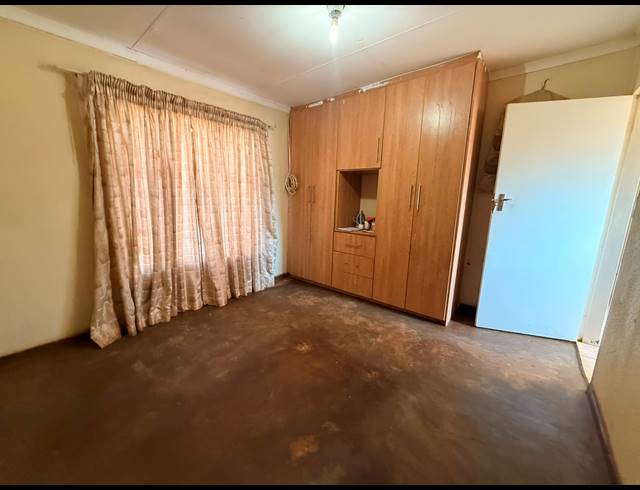 3 BEDROOM HOUSE FOR SALE IN TLHABANE WEST